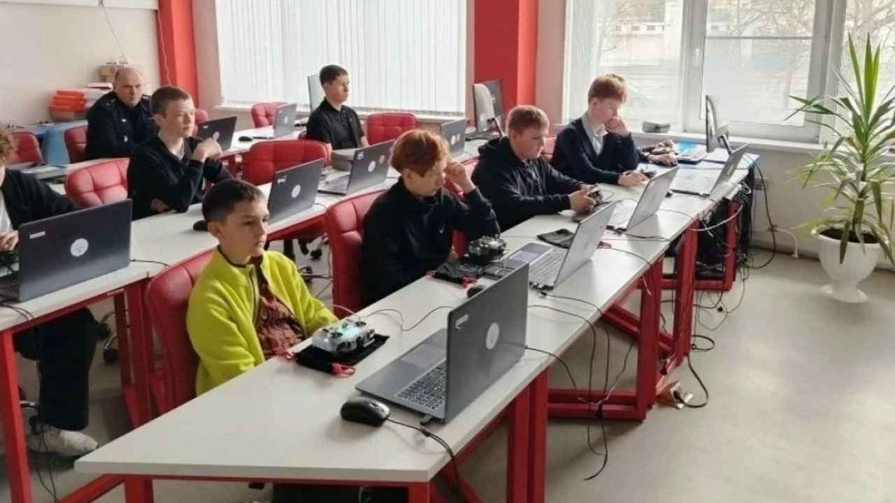 В Ливнах юные операторы дронов стали лучшими в области