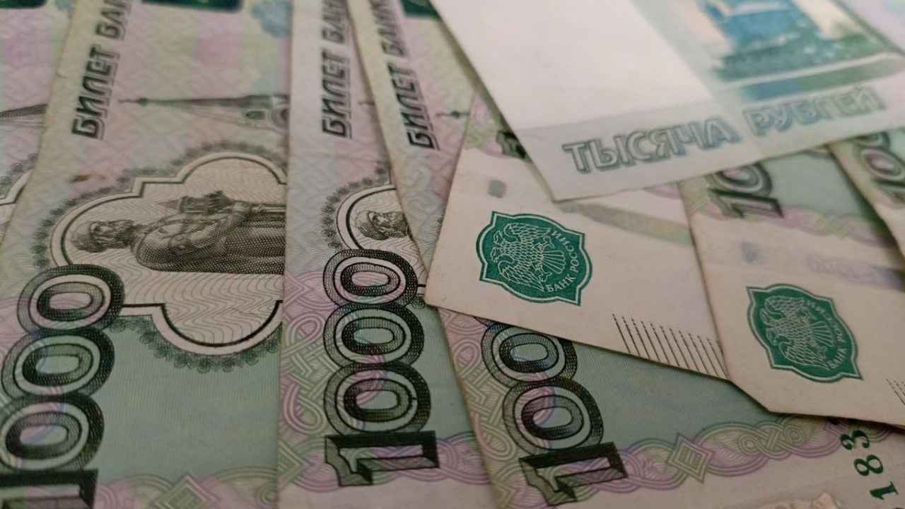 Директора школы в Троснянском районе оштрафовали за задержку зарплаты