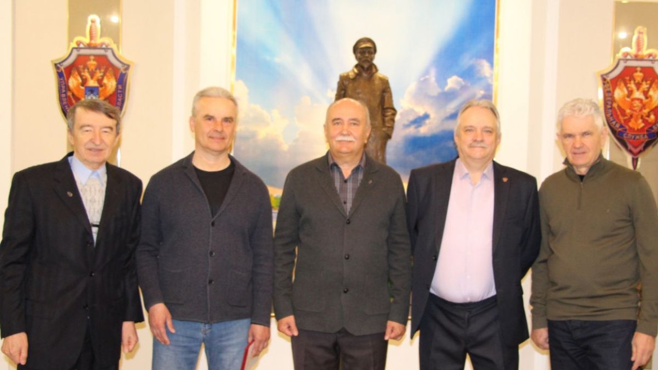 В орловском УФСБ наградили ветеранов-ликвидаторов чернобыльской аварии