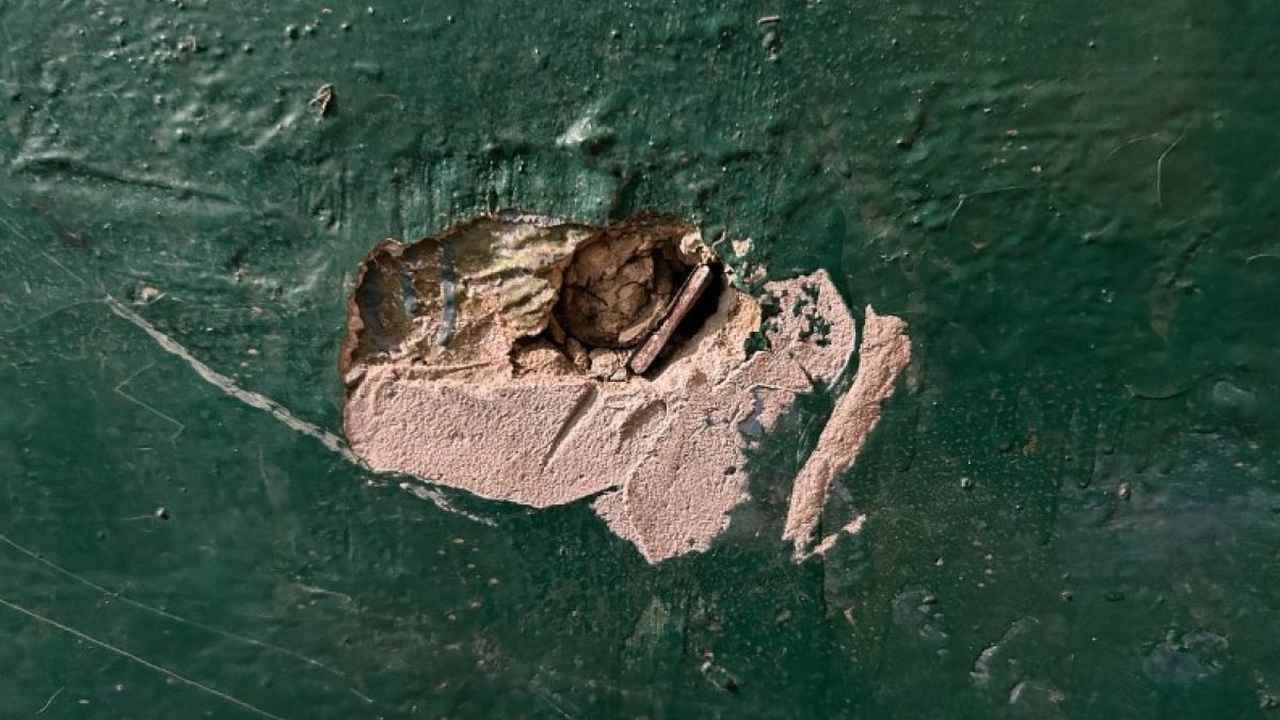 Суд заставил УК в Глазуновском районе отремонтировать протекающую крышу и стены с плесенью