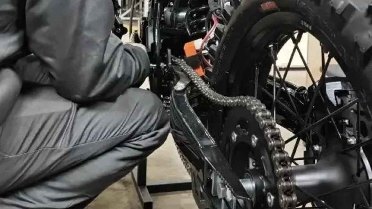 На Орловском мотозаводе студенты взялись за диагностику и сборку мотоциклов